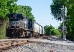 NS 4014 brings up the rear of a northbound manifest 